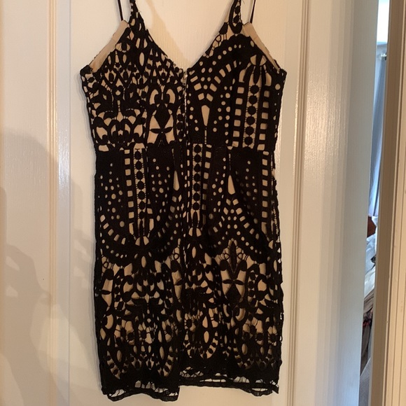 Black and nude lace mini dress - Picture 4 of 7